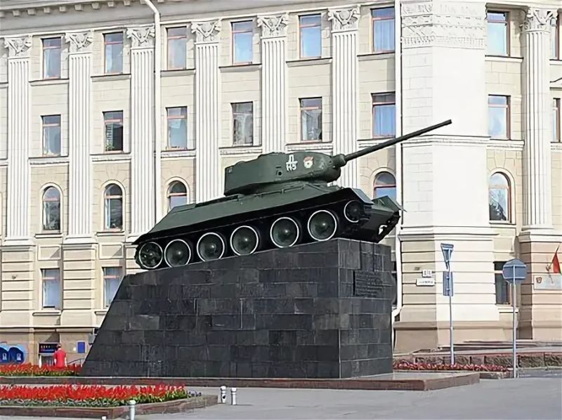 Памятник танку Т-34 в Минске